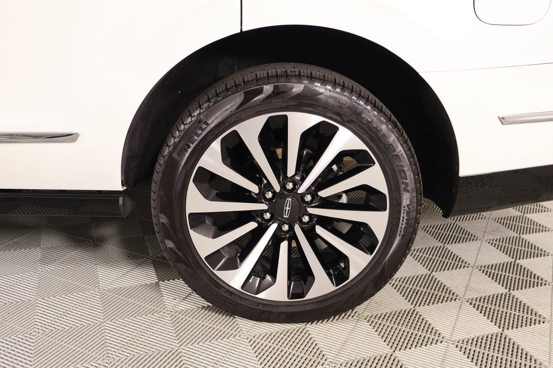 Used 2024 Lincoln Navigator Reserve AWD/4WD image 21