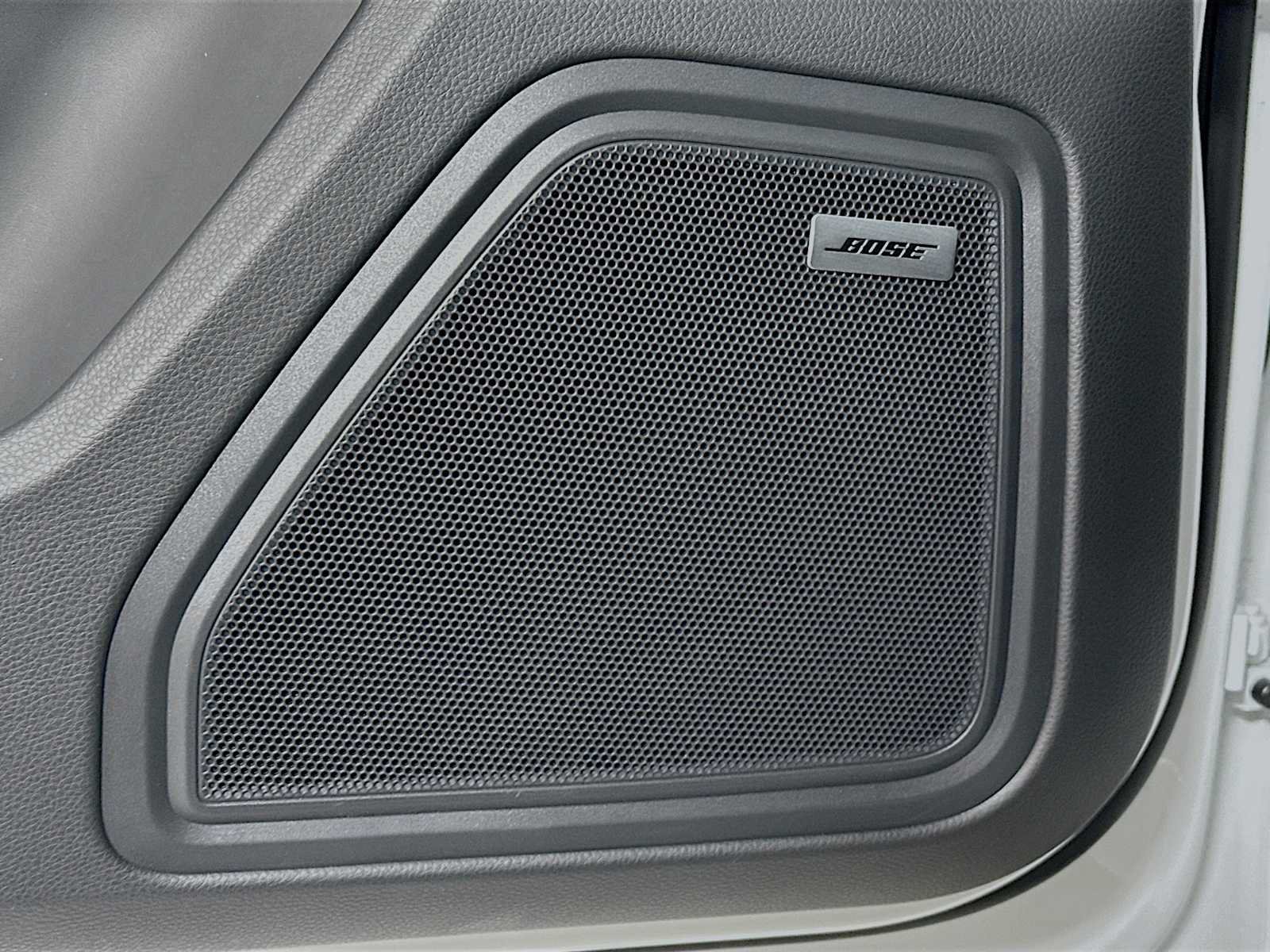 Certified 2025 Porsche Macan AWD/4WD image 12