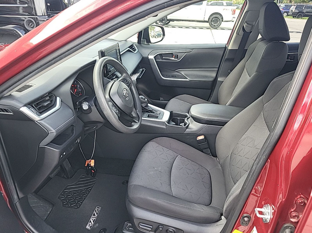 Used 2019 Toyota RAV4 XLE w/ Convenience Package FWD image 7