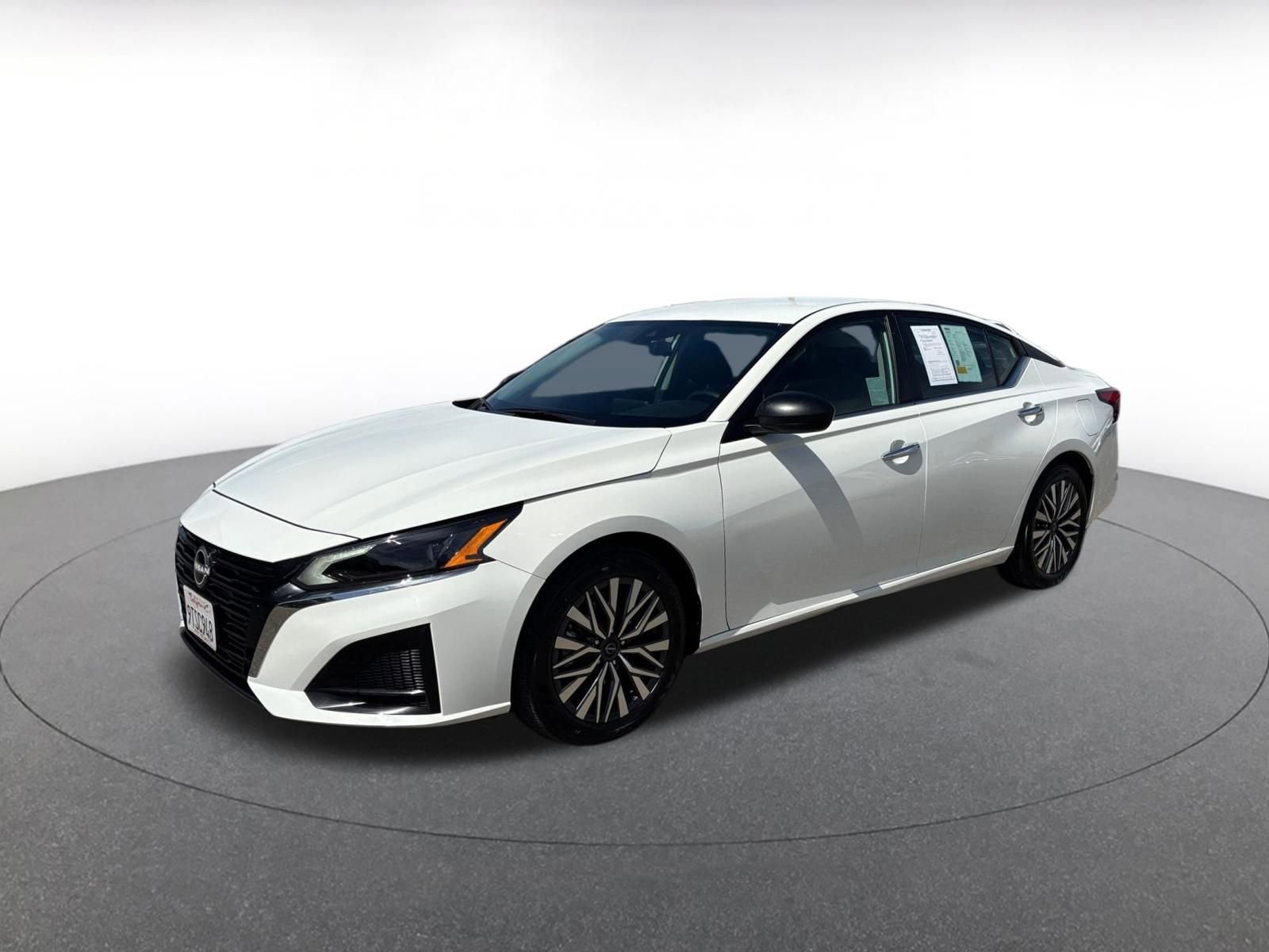 Used 2025 Nissan Altima 2.5 SV FWD image 4