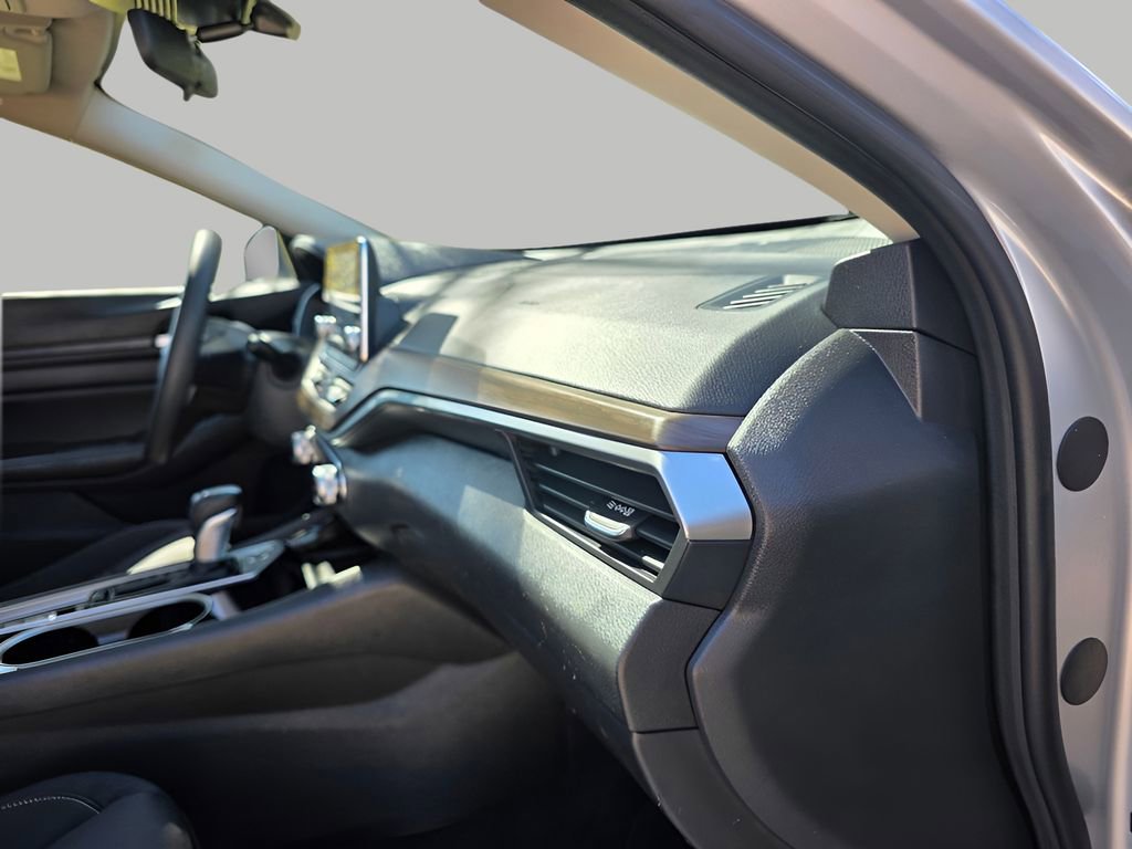 Used 2024 Nissan Altima 2.5 SV image 12