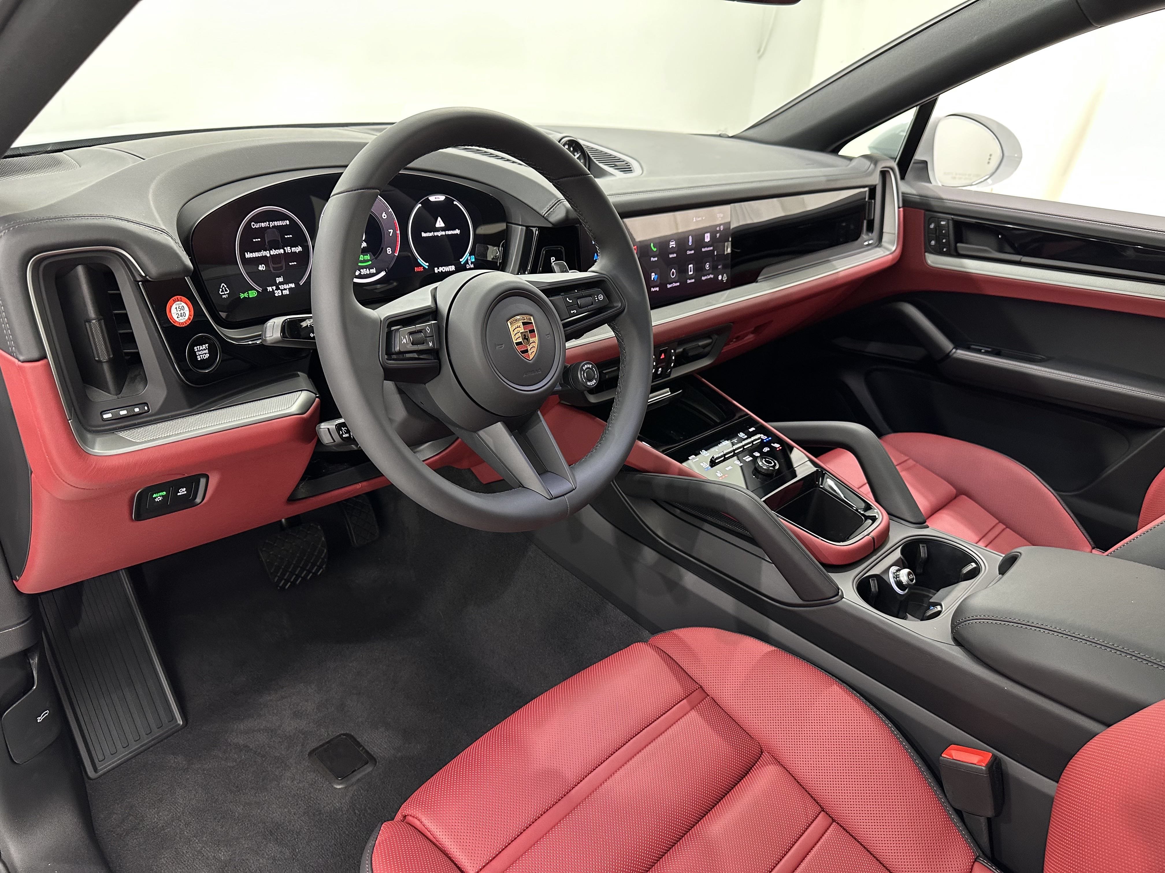 Used 2025 Porsche Cayenne E-Hybrid Coupe AWD/4WD image 4