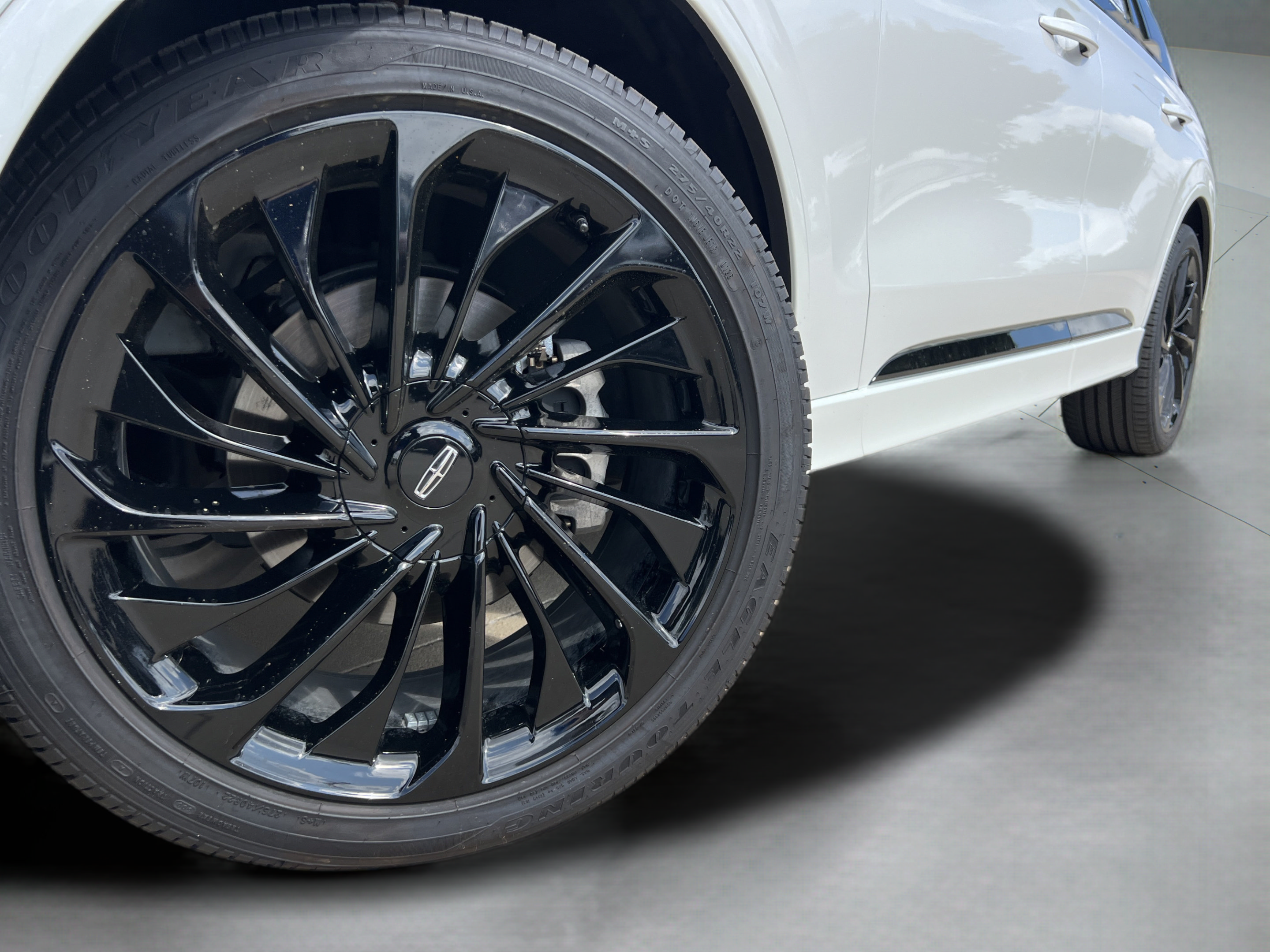 New 2026 Lincoln Aviator Reserve w/ Jet Appearance Package RWD image 13