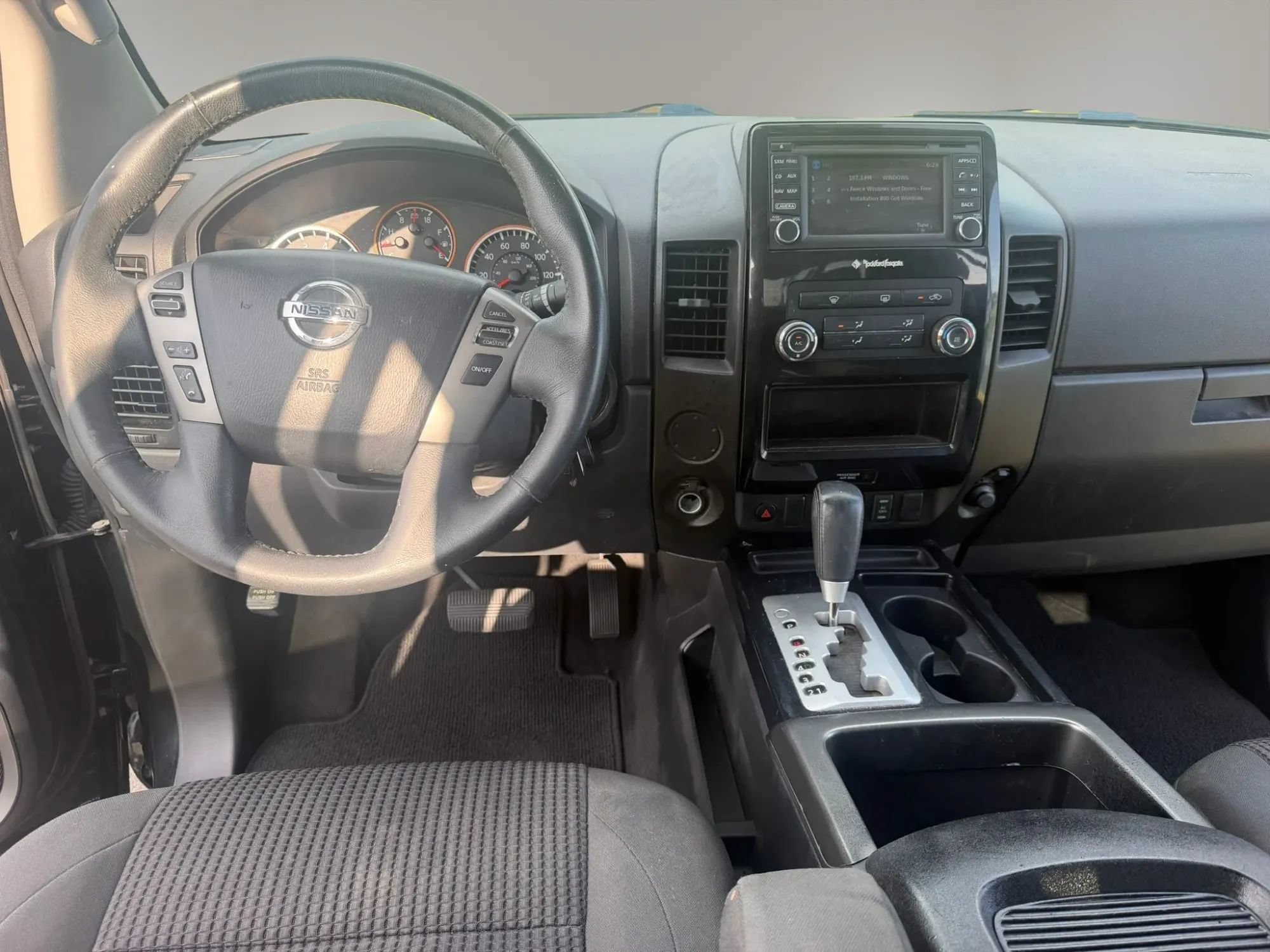 Used 2015 Nissan Titan SV w/ SV Value Truck Package RWD image 10