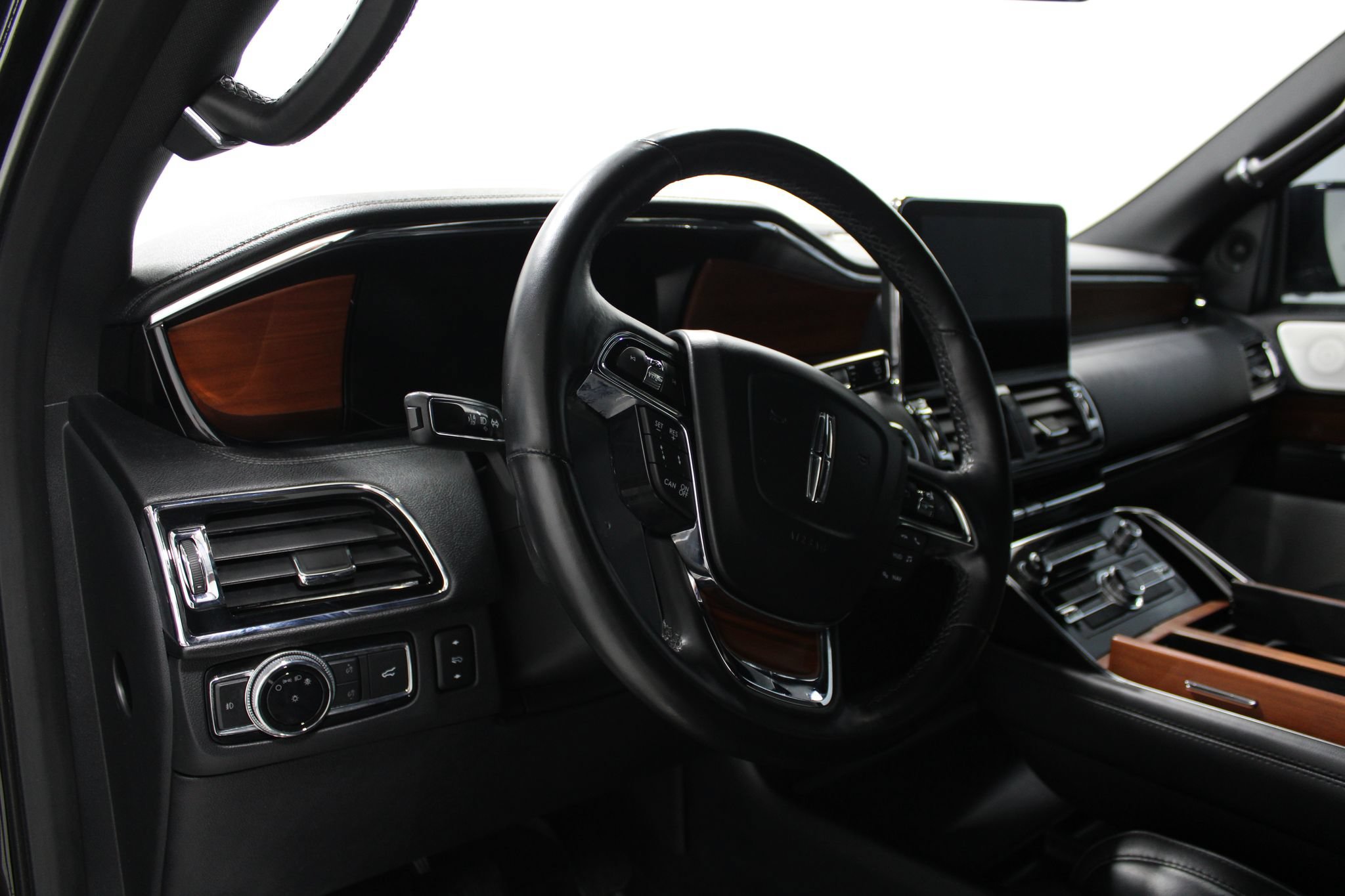 Used 2019 Lincoln Navigator Reserve AWD/4WD image 12