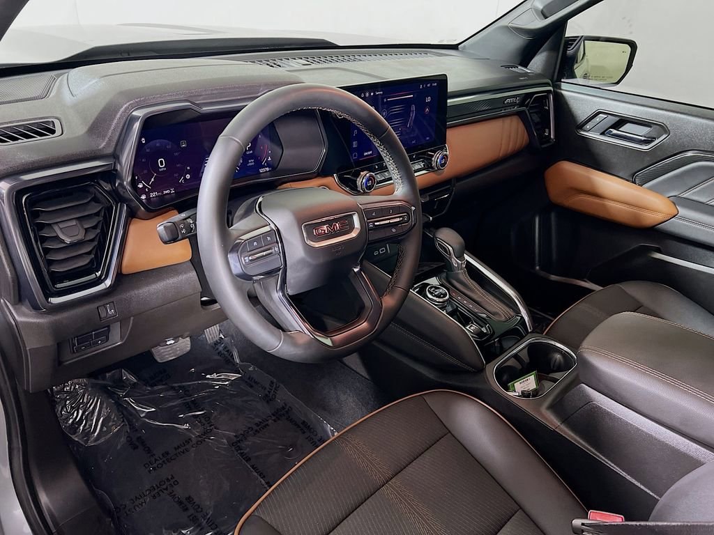 Used 2025 GMC Canyon AT4 image 9