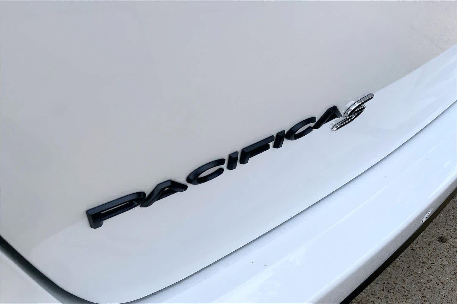 New 2026 Chrysler Pacifica Select w/ S Appearance Package image 15