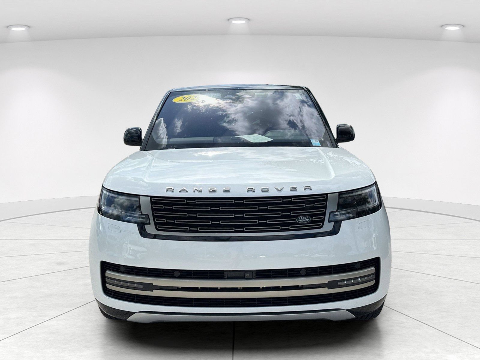 Used 2023 Land Rover Range Rover SE AWD/4WD image 2
