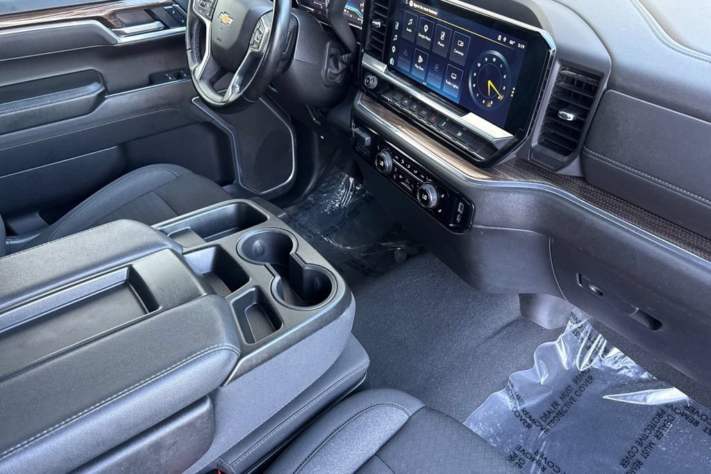 Used 2025 Chevrolet Silverado 1500 LT AWD/4WD image 16