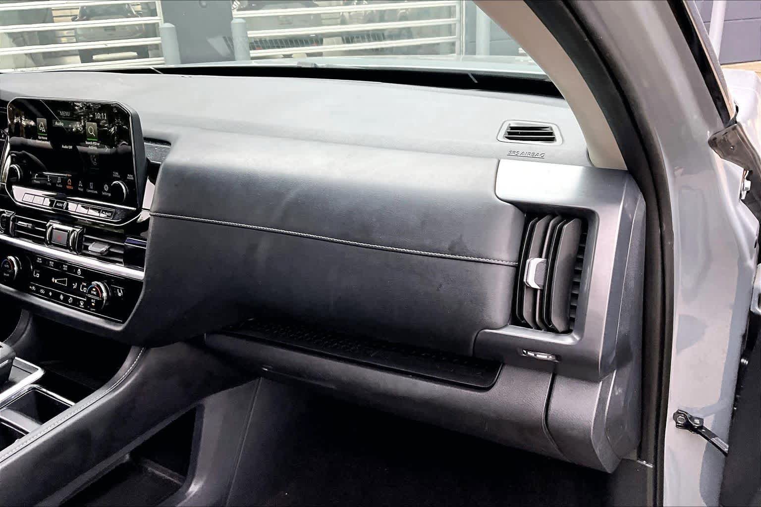 Used 2023 Nissan Pathfinder SL FWD image 17