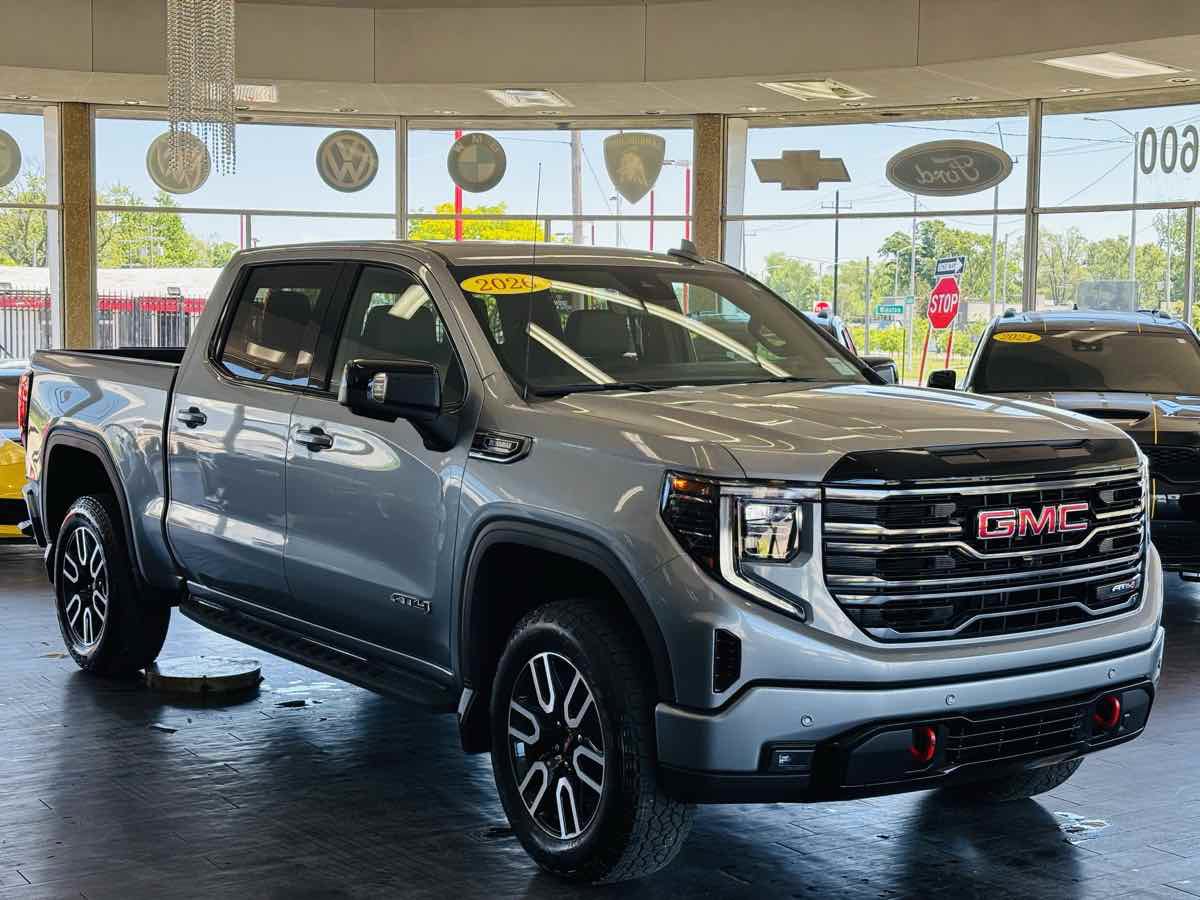 Used 2026 GMC Sierra 1500 AT4 w/ Technology Package AWD/4WD image 1
