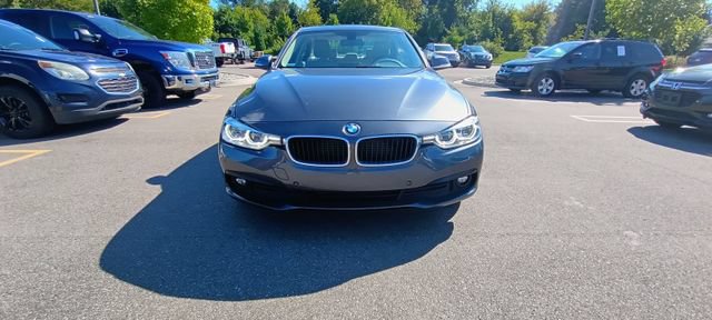 Used 2018 BMW 320i xDrive Sedan AWD/4WD image 9