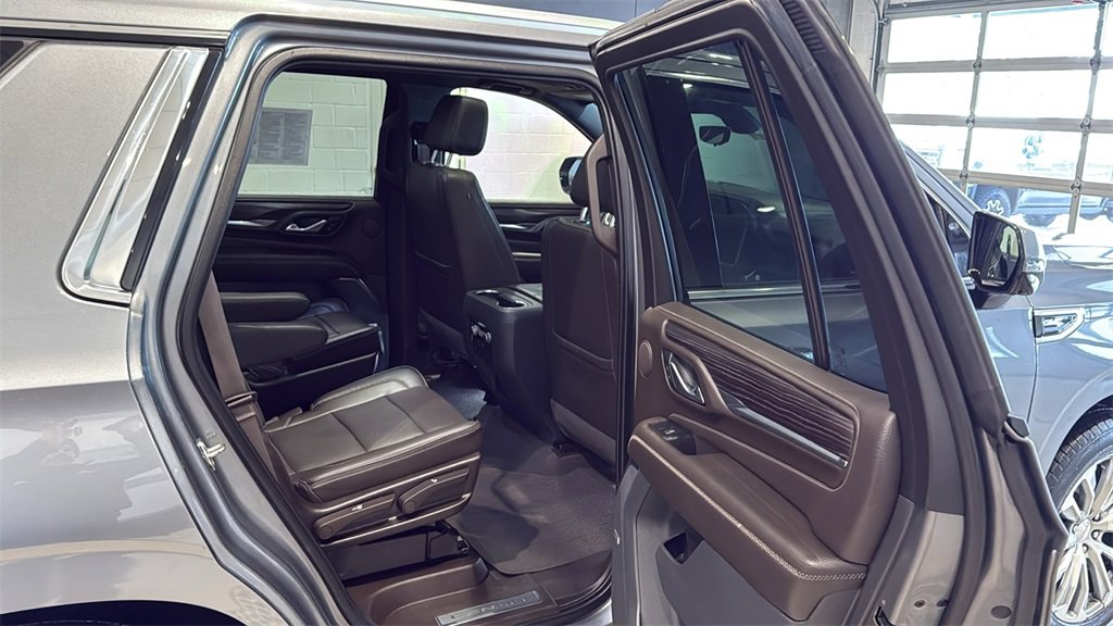 Used 2021 GMC Yukon Denali w/ Denali Premium Package image 14