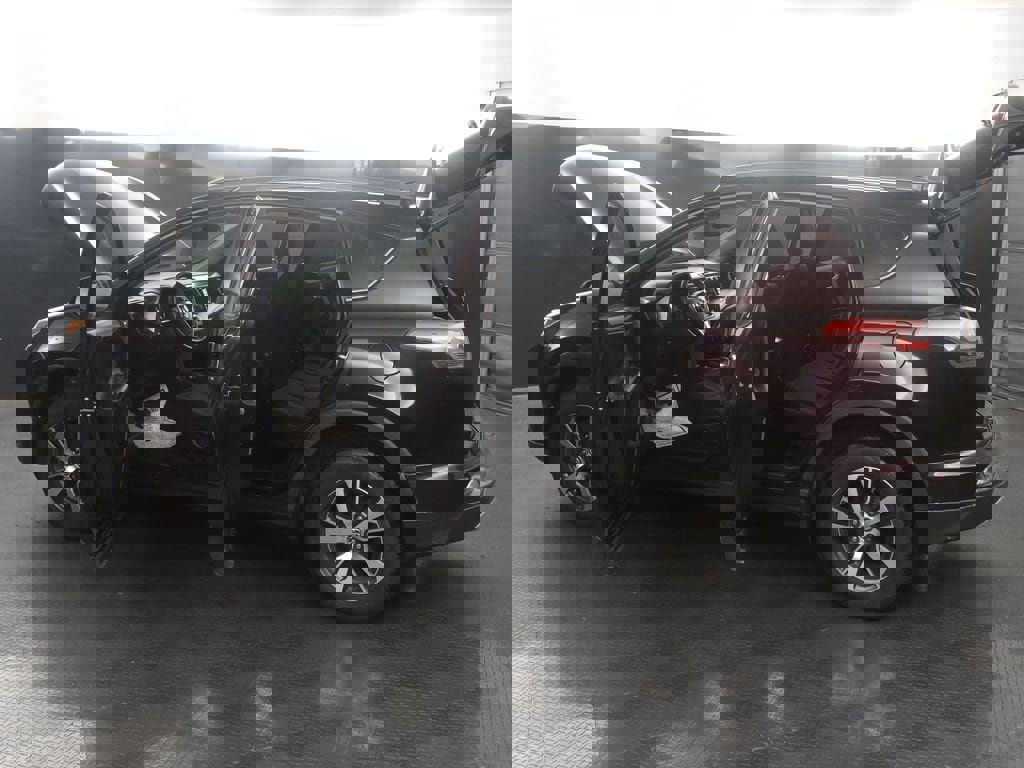 Used 2018 Toyota RAV4 XLE image 41