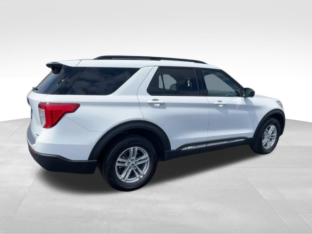 Used 2023 Ford Explorer XLT w/ Equipment Group 202A AWD/4WD image 8