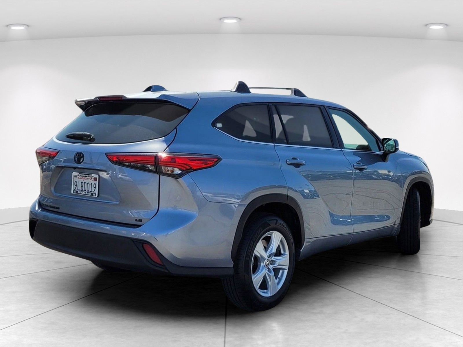 Used 2021 Toyota Highlander LE FWD image 4