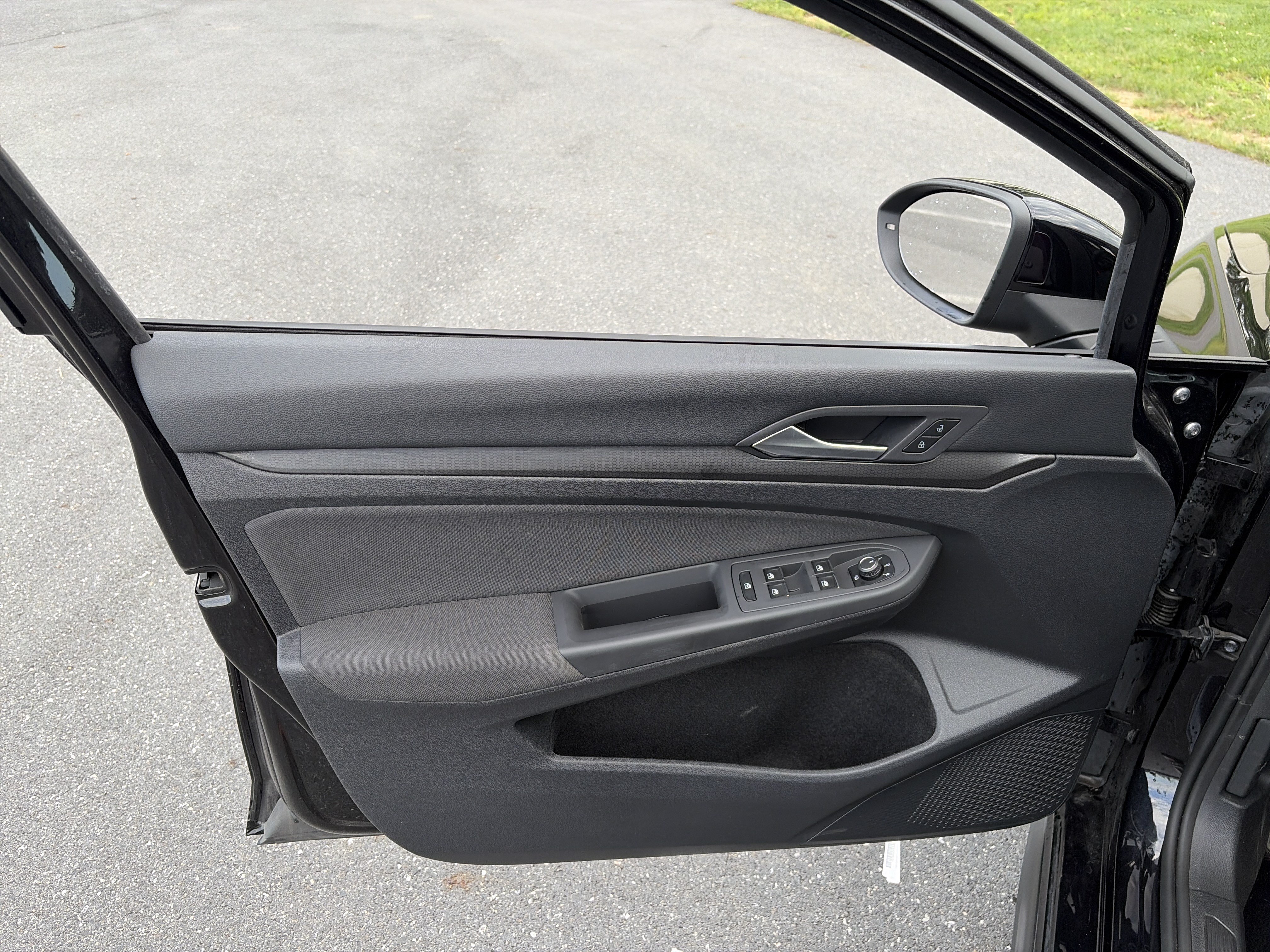 Used 2022 Volkswagen GTI SE FWD image 13