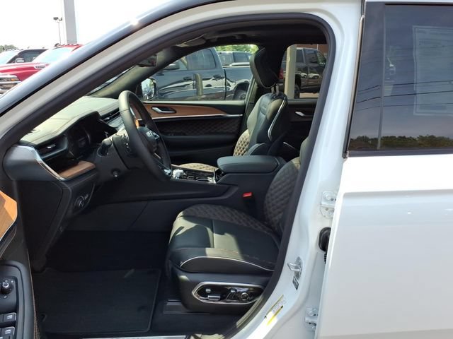 New 2026 Jeep Grand Cherokee L Summit w/ Advanced Protech Group IV AWD/4WD image 6