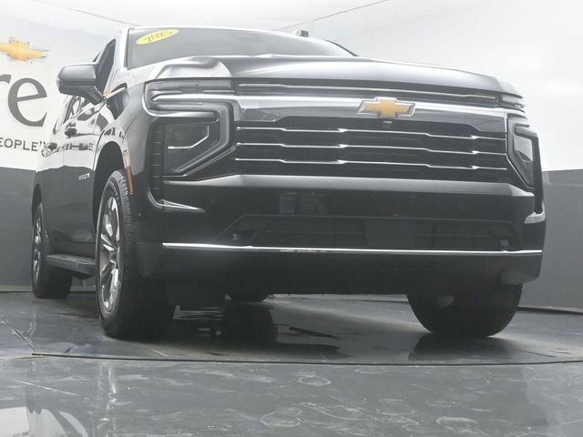 Used 2025 Chevrolet Suburban LT w/ Comfort Package AWD/4WD image 3
