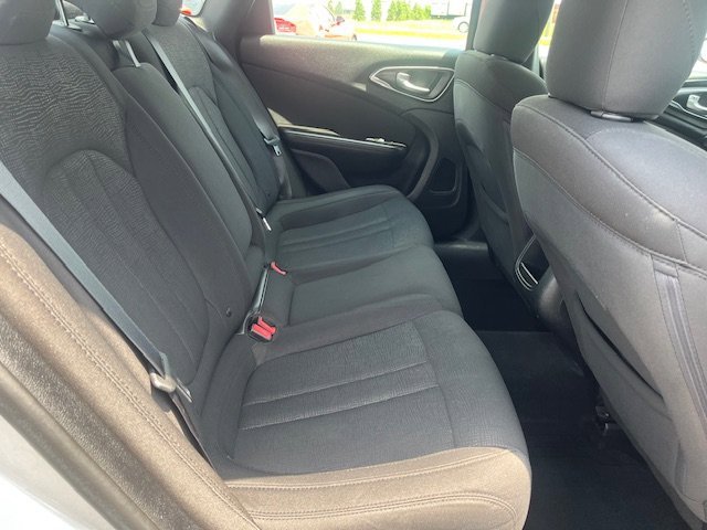 Used 2016 Chrysler 200 Limited FWD image 14