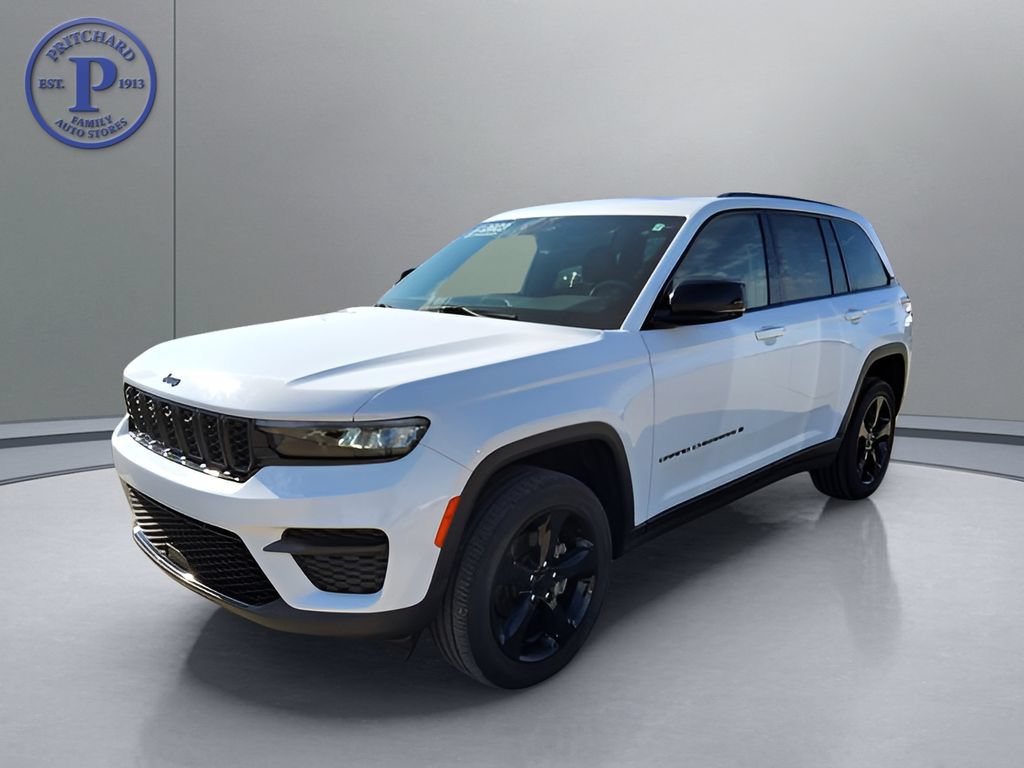 Used 2023 Jeep Grand Cherokee Altitude AWD/4WD image 3