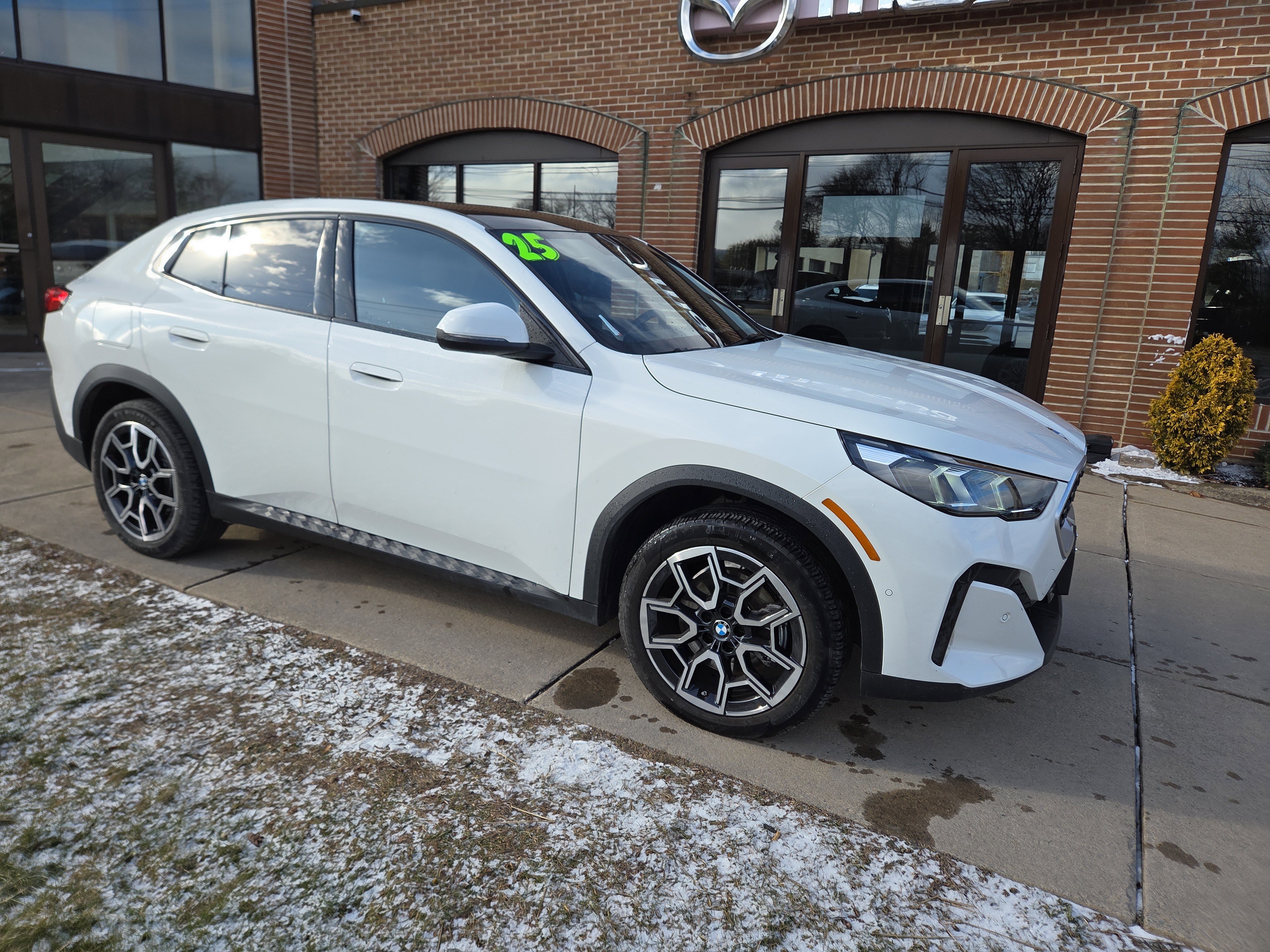 Used 2025 BMW X2 xDrive28i image 1