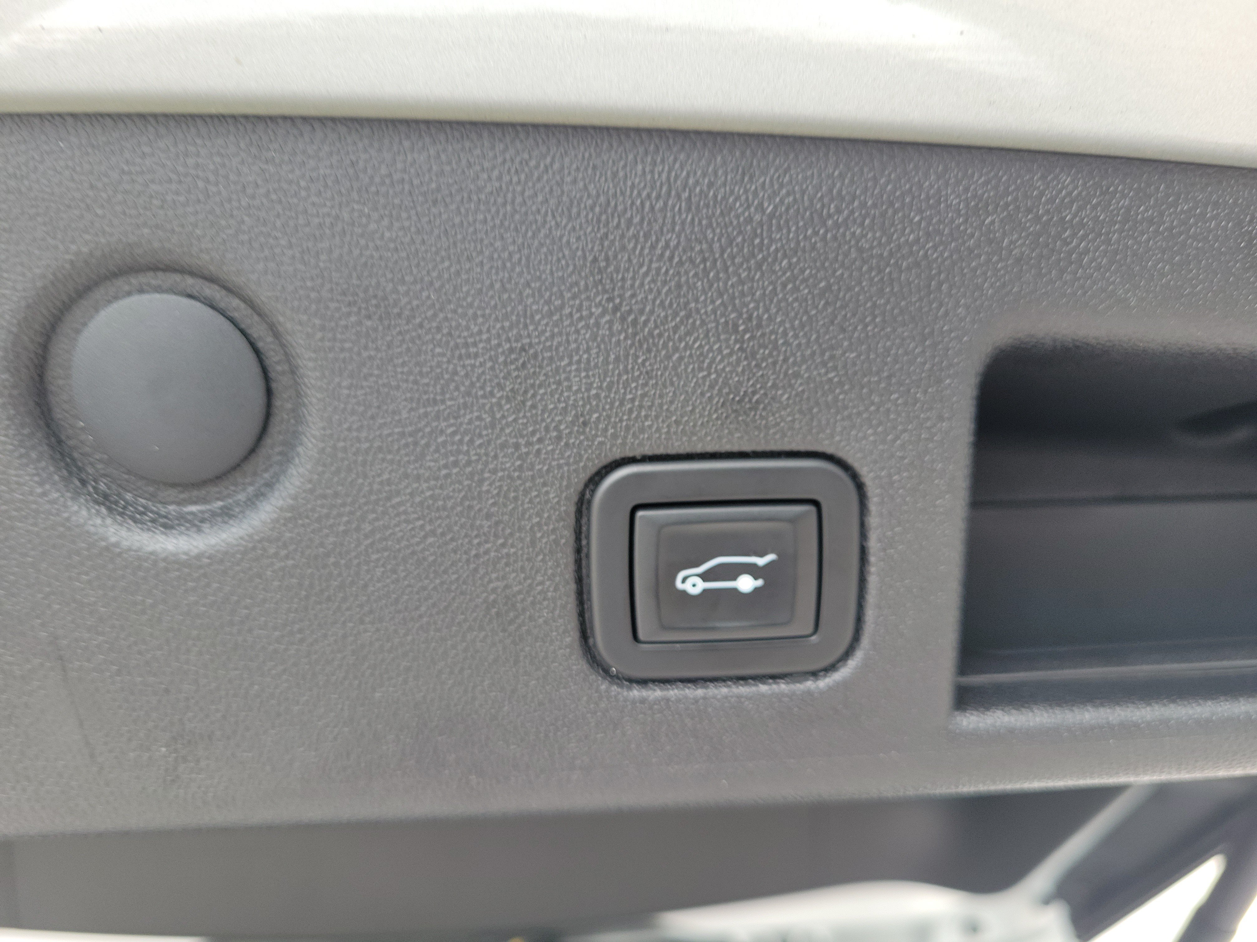 Used 2020 Chevrolet Equinox Premier FWD image 12