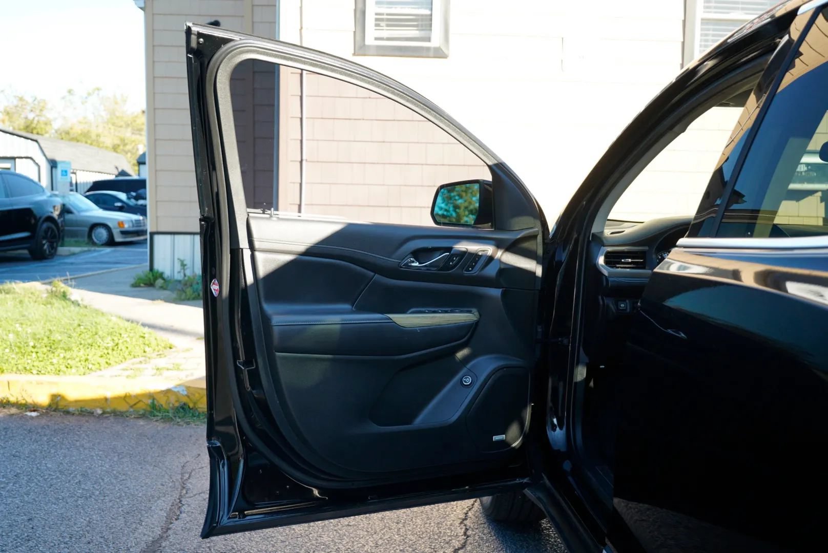 Used 2019 GMC Acadia Denali FWD image 18