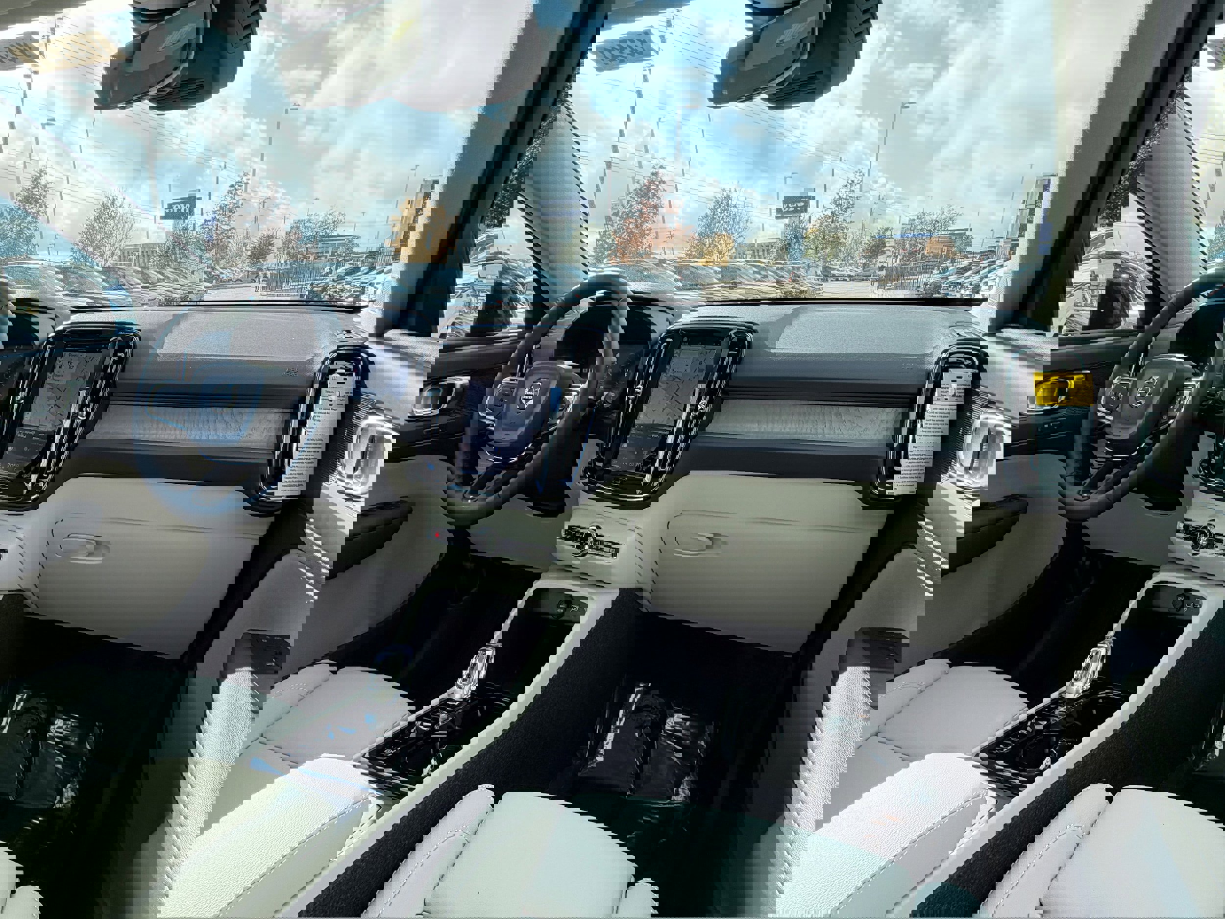 New 2026 Volvo XC40 B5 Plus w/ Protection Package Premier image 10