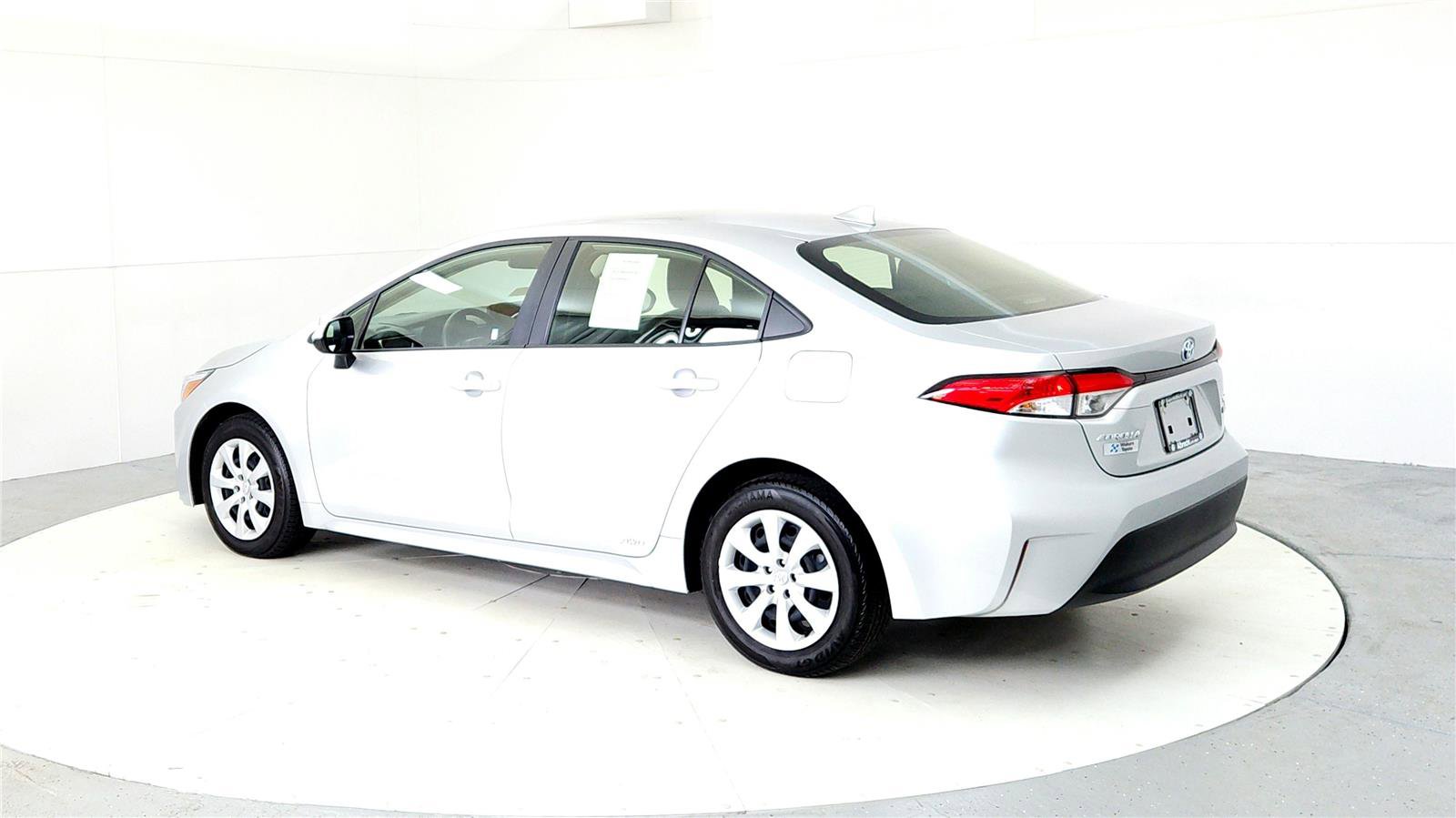 Used 2024 Toyota Corolla LE image 4