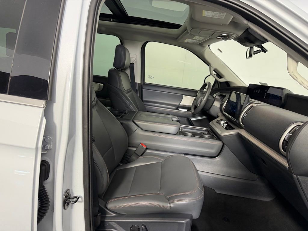 Used 2025 Ford Expedition Active AWD/4WD image 30