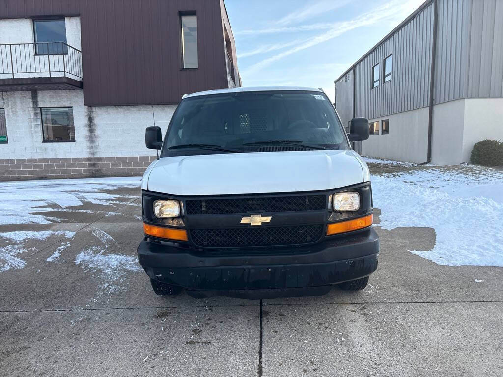 Used 2016 Chevrolet Express 2500 RWD image 2