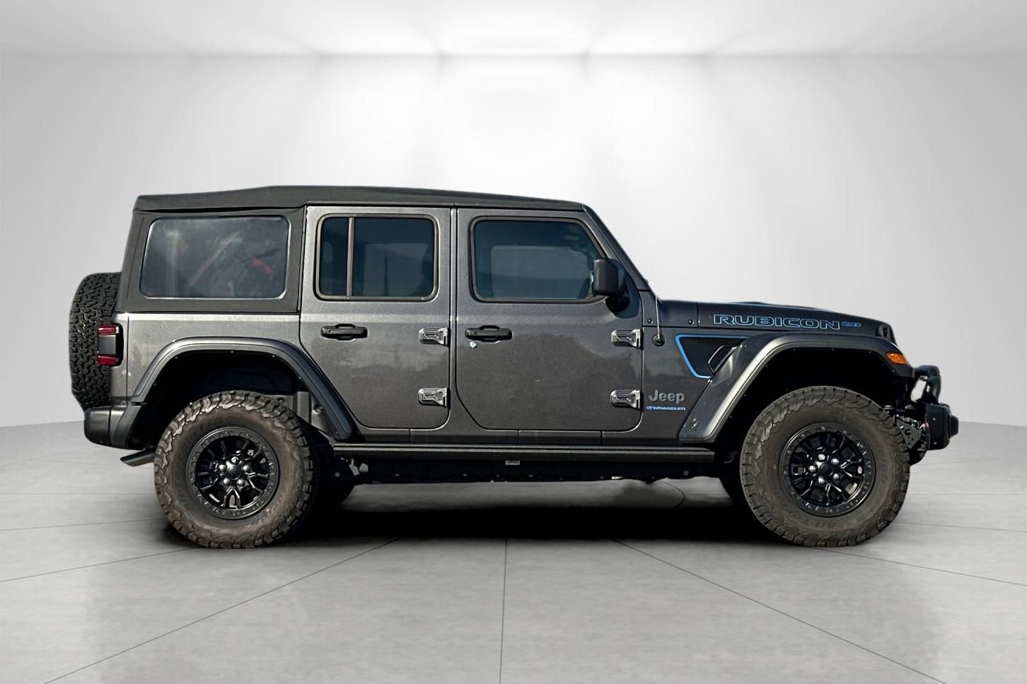 Used 2023 Jeep Wrangler Unlimited Rubicon 4xe AWD/4WD image 2