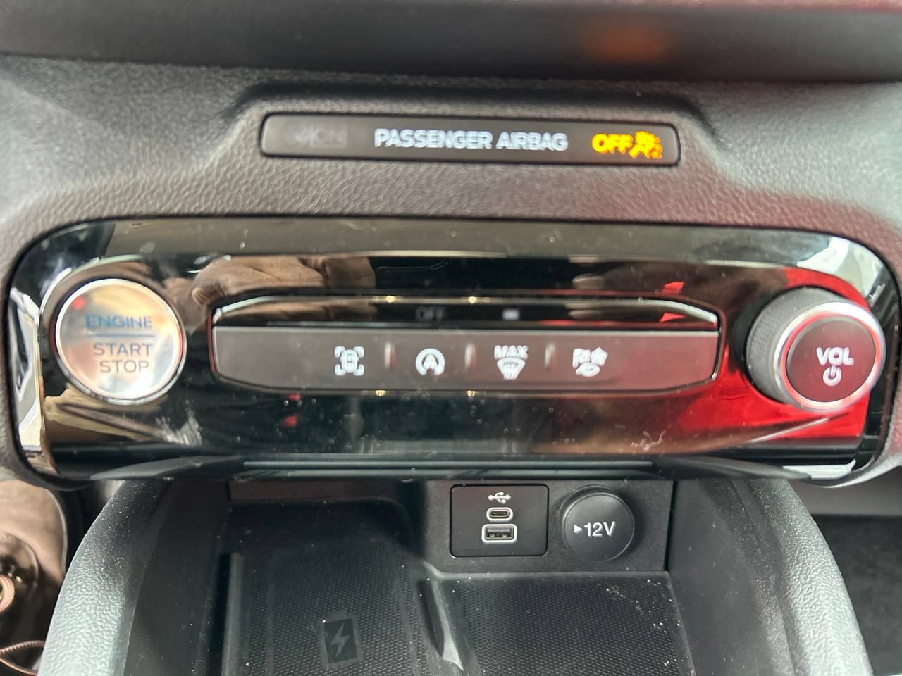 Used 2025 Ford Escape Platinum AWD/4WD image 24