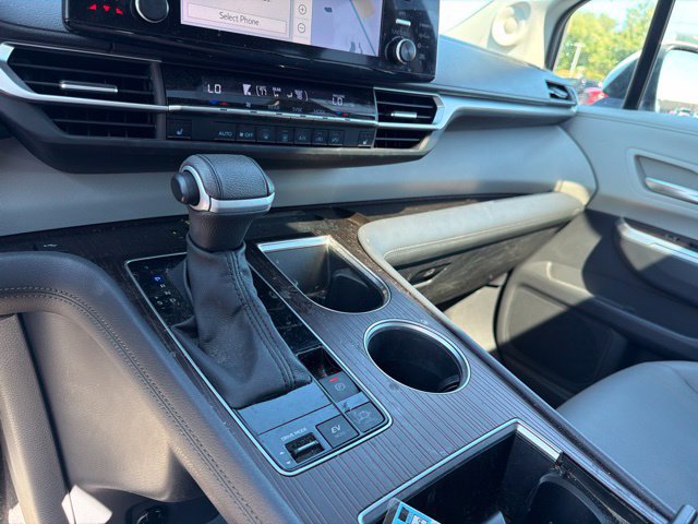 Used 2023 Toyota Sienna XLE w/ XLE Plus Package FWD image 25