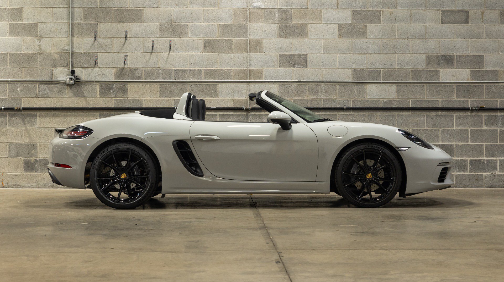 Used 2021 Porsche 718 Boxster RWD image 10