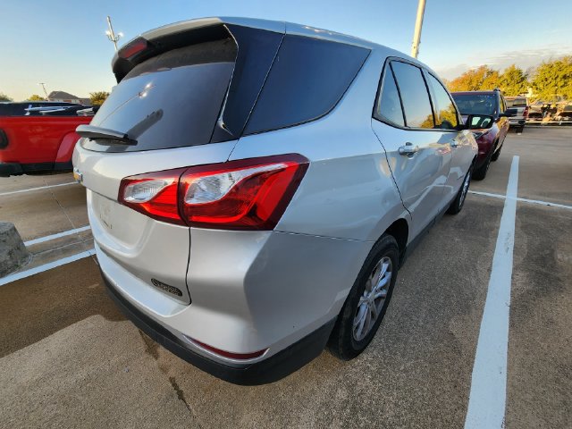 Used 2019 Chevrolet Equinox LS w/ LS Convenience Package FWD image 4