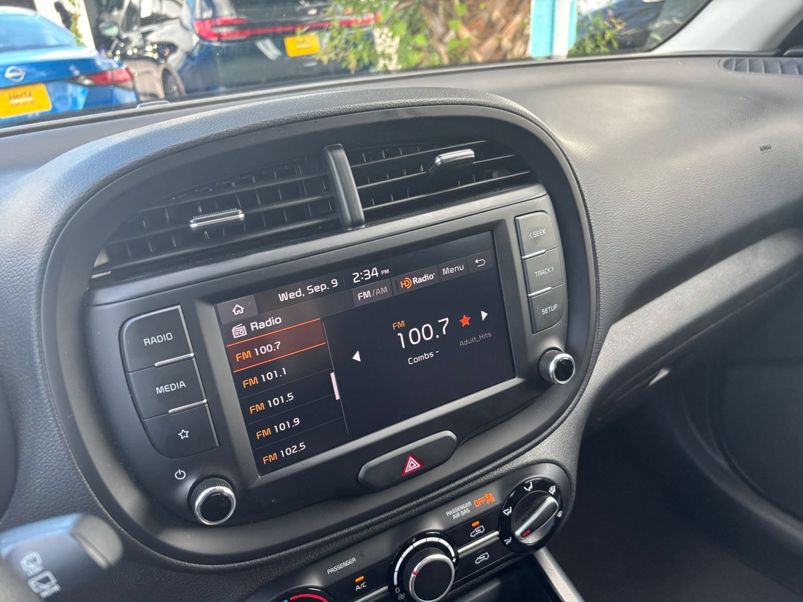 Used 2025 Kia Soul LX w/ LX Technology Package FWD image 20