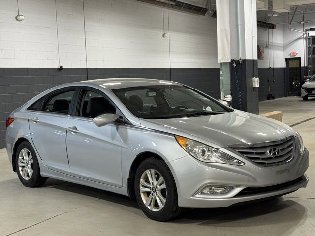 Used 2013 Hyundai Sonata GLS w/ Popular Equipment Pkg image 2