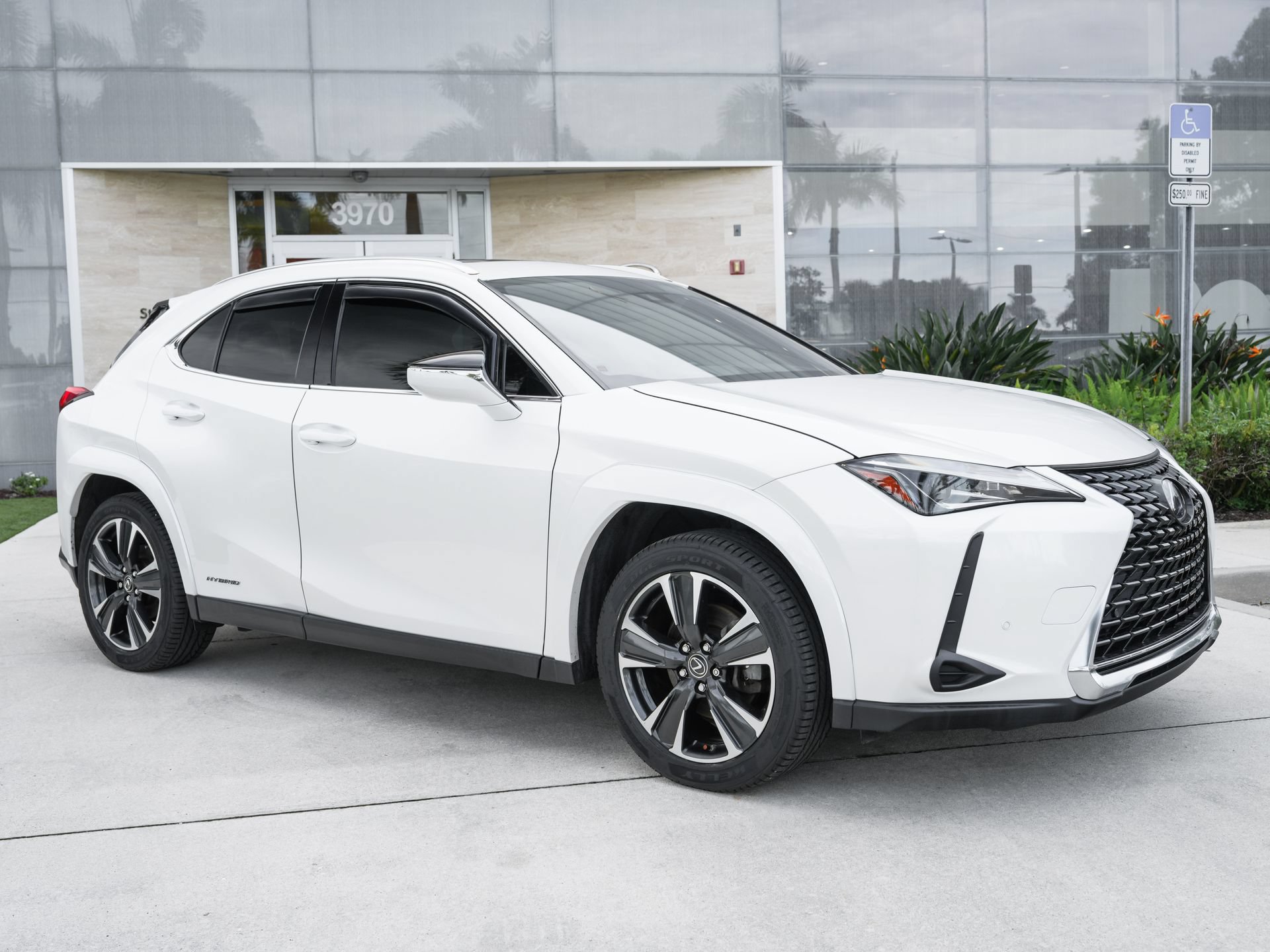 Used 2022 Lexus UX 250h w/ Premium Package AWD/4WD image 4