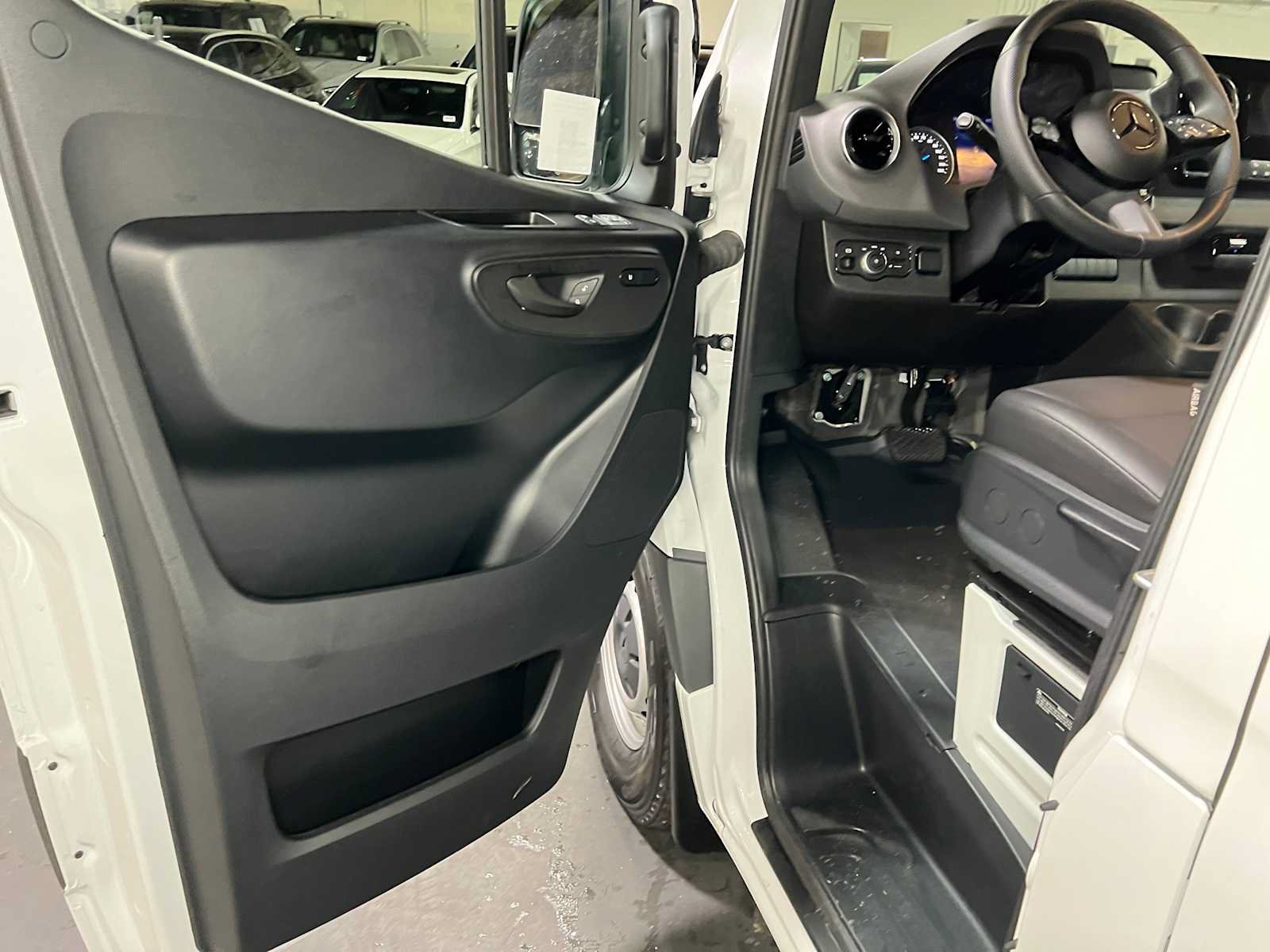 New 2025 Mercedes-Benz eSprinter 170 Cargo image 19