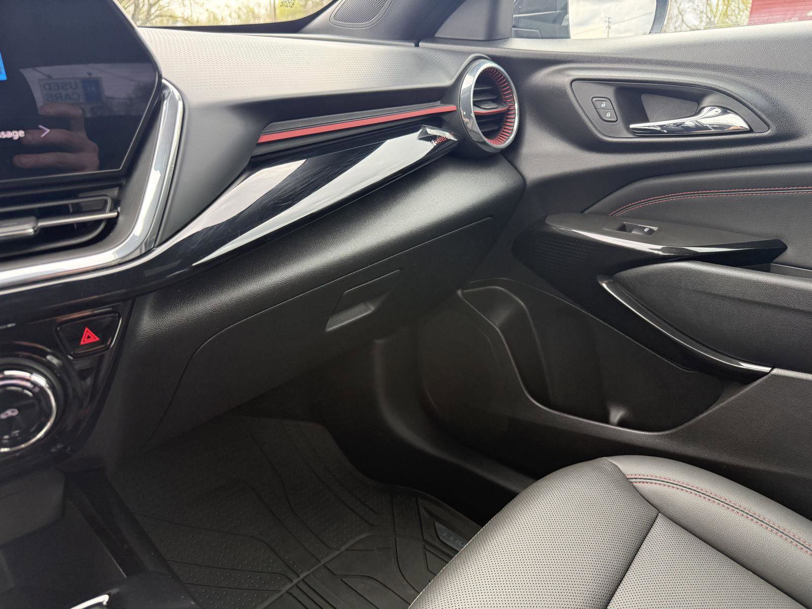 Used 2024 Chevrolet Trax RS w/ Driver Confidence Package image 30