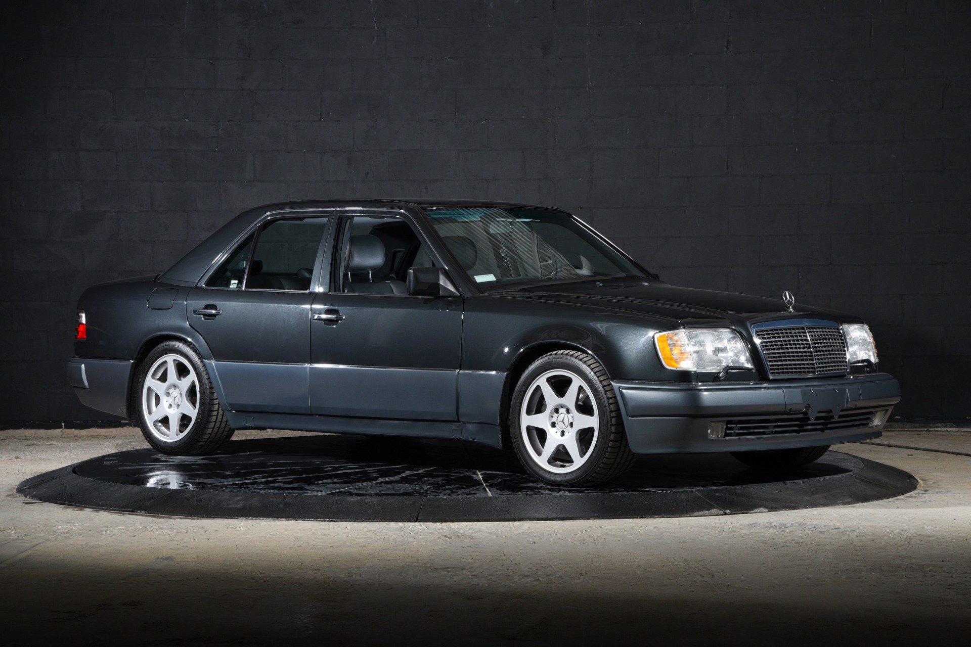 Used 1994 Mercedes-Benz E 500 Sedan image 2