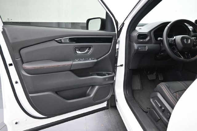 New 2026 Honda Pilot Sport image 17