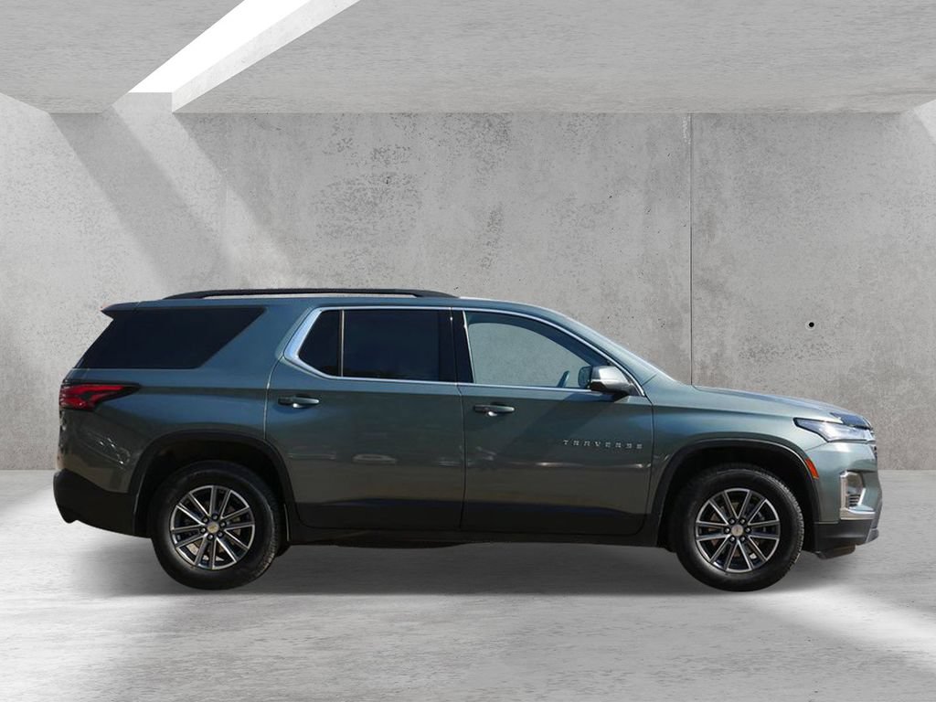 Used 2023 Chevrolet Traverse LT FWD image 2