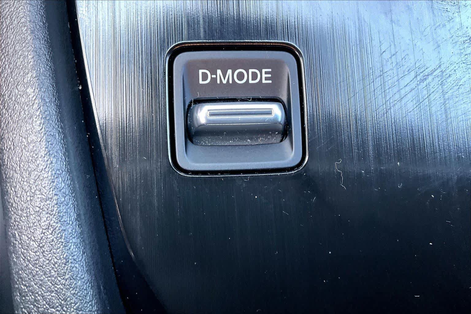 Used 2023 Nissan Rogue SV w/ SV Premium B Package FWD image 34