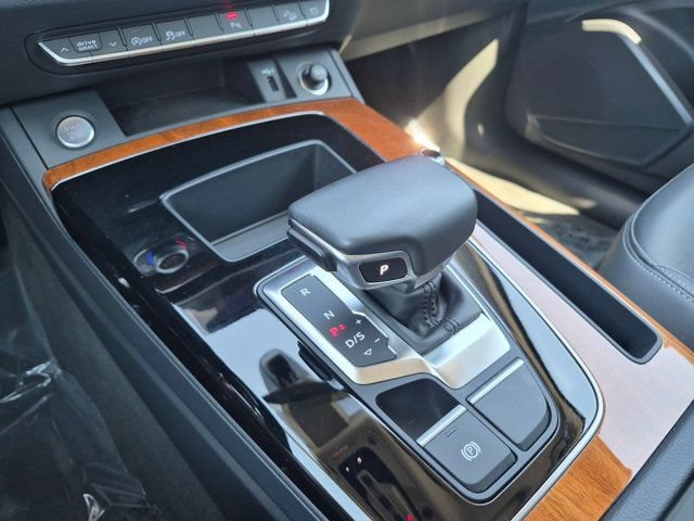 Used 2023 Audi Q5 2.0T Premium w/ Convenience Package AWD/4WD image 12