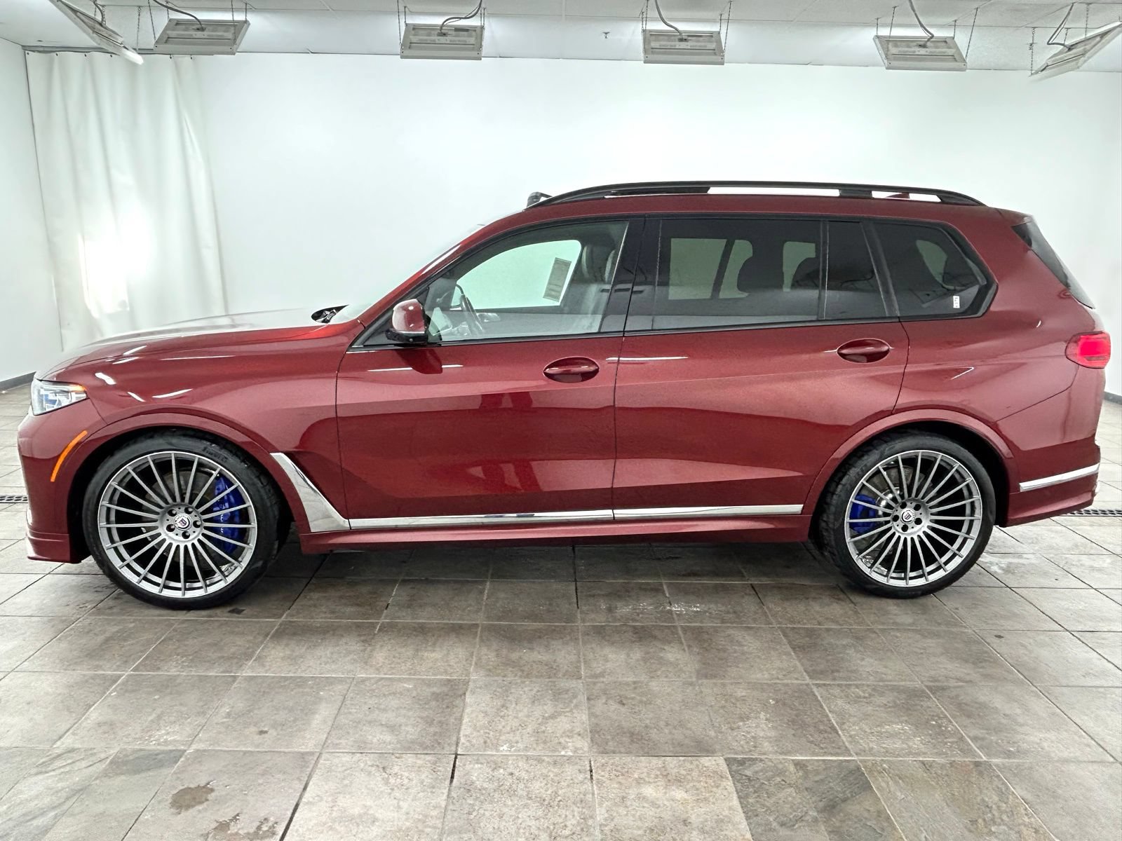 Used 2022 BMW ALPINA XB7 AWD/4WD image 3
