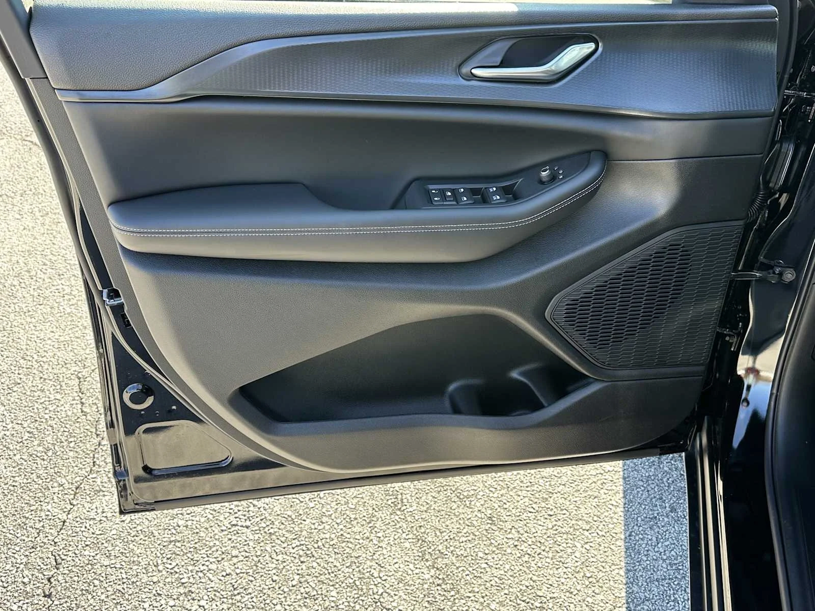 New 2025 Jeep Grand Cherokee Altitude AWD/4WD image 10