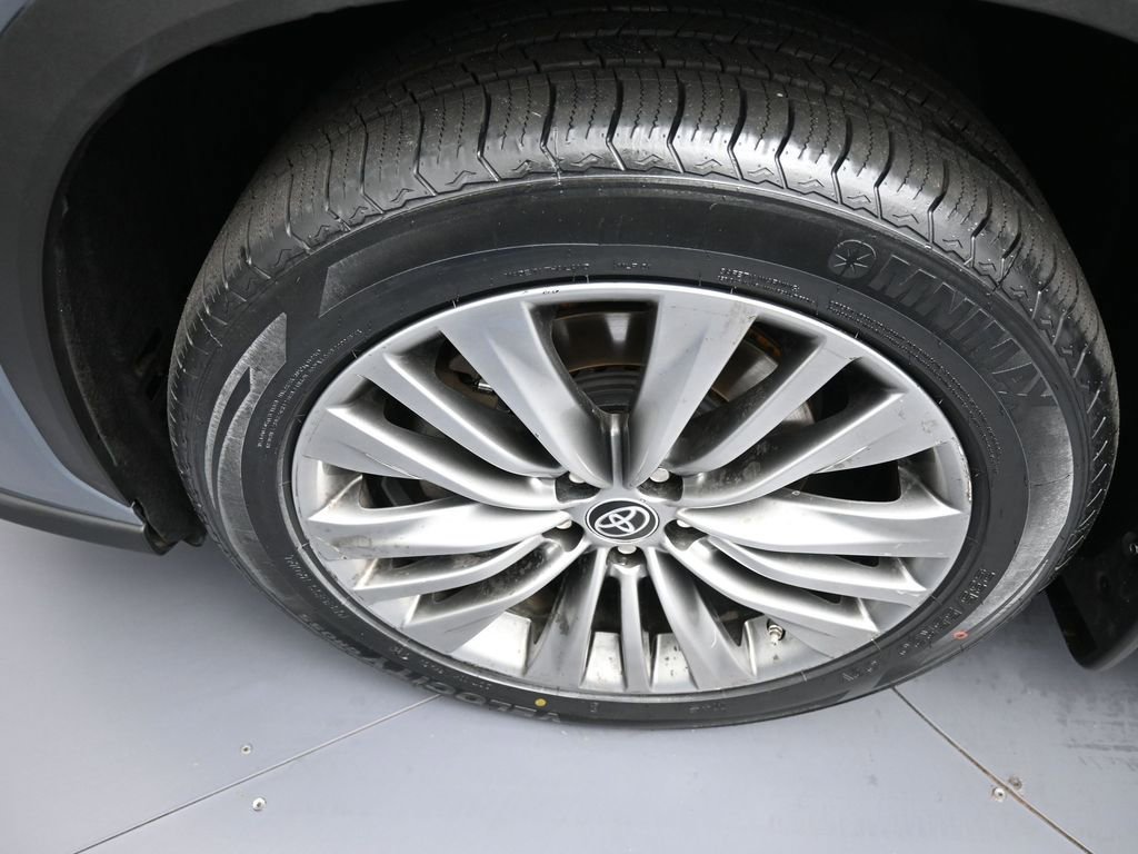 Certified 2020 Toyota Highlander Platinum w/ Preferred Accessory Package AWD/4WD image 14